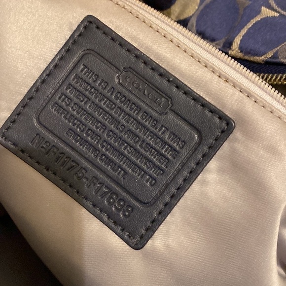 COACH vintage shoulder bag in very good condition. - Picture 8 of 15